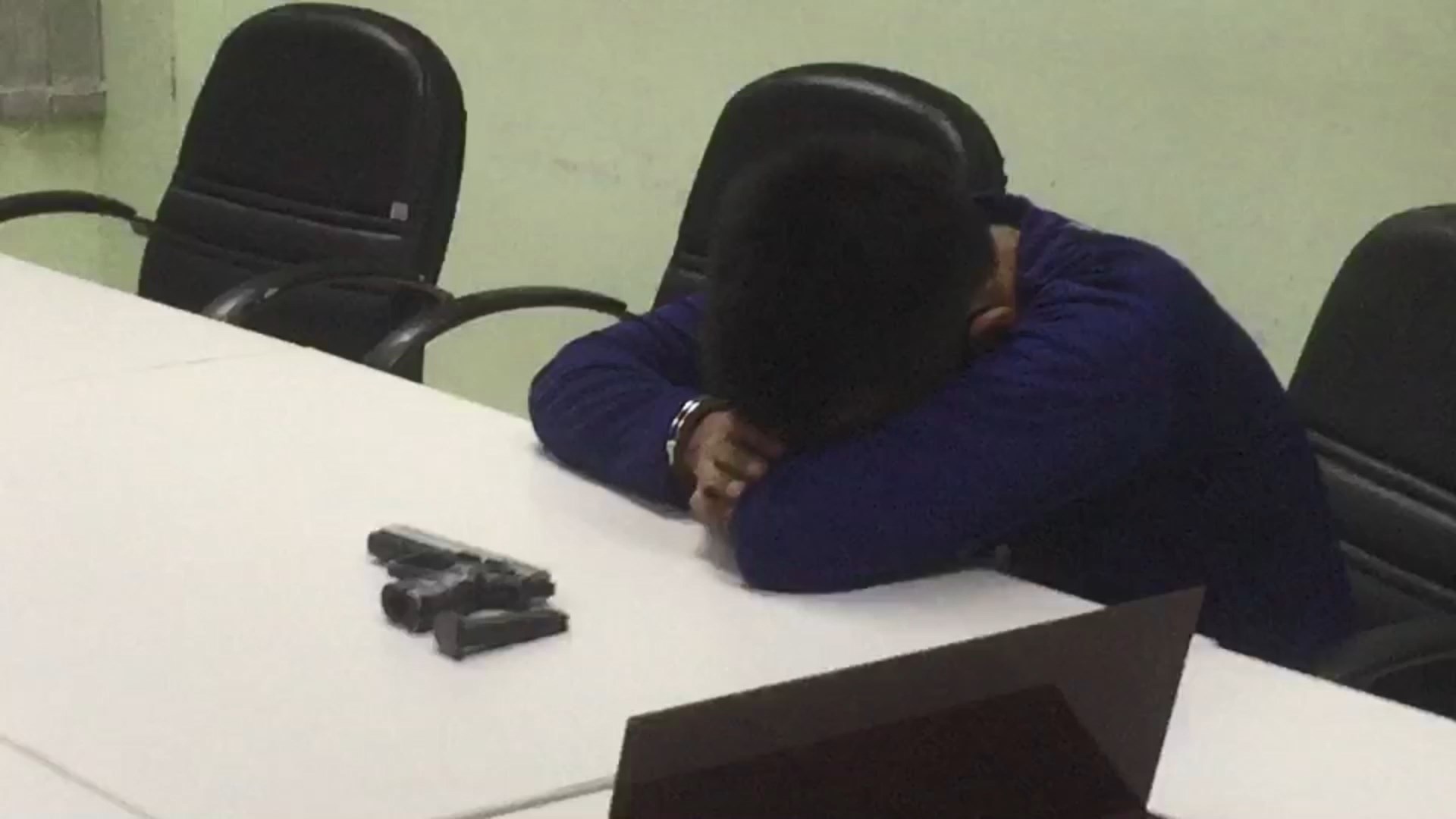 คนร้ายใช้ปืนปลอมชิงทรัพย์นักเรียนหญิง ผลถูกจับ