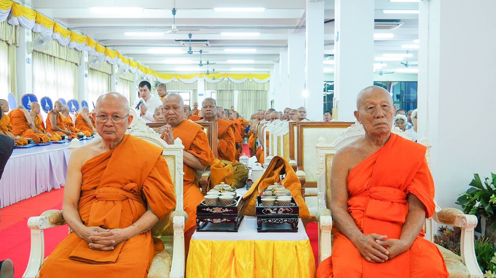 สกลนคร ชาวพุทธ แห่ร่วมพิธีทำบุญอายุวัฒนมงคล ครบรอบ 83 ปี พระเทพสิทธิโสภณ เจ้าอาวาสวัดพระธาตุเชิงชุมวรวิหาร