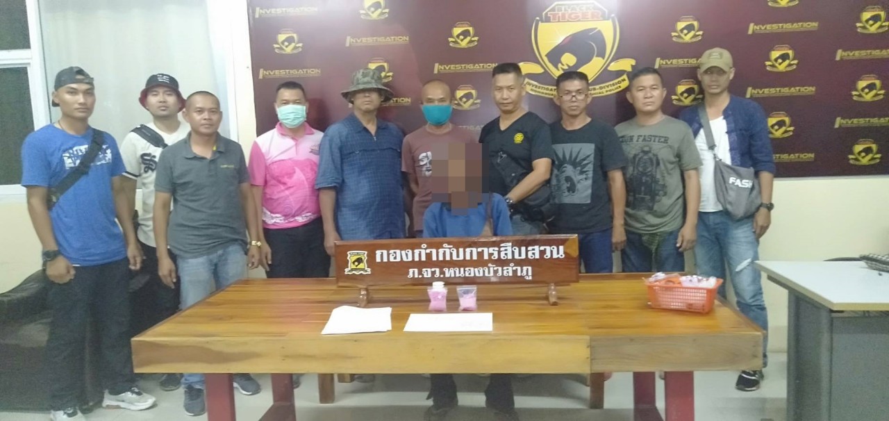 ตำรวจชุดสืบสวนภูธรจังหวัดหนองบัวลำภูรวบเฒ่า 71 ปีทั้งเสพทั้งขายยาบ้า          