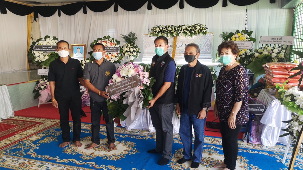 รมว.ท่องเที่ยวฯ ส่งพวงหรีดแสดงความเสียใจครอบครัว "สมสิทธิ์ ดำทั่ว" เสียสละช่วย นทท.จมน้ำจนตัวเองเสียชีวิต