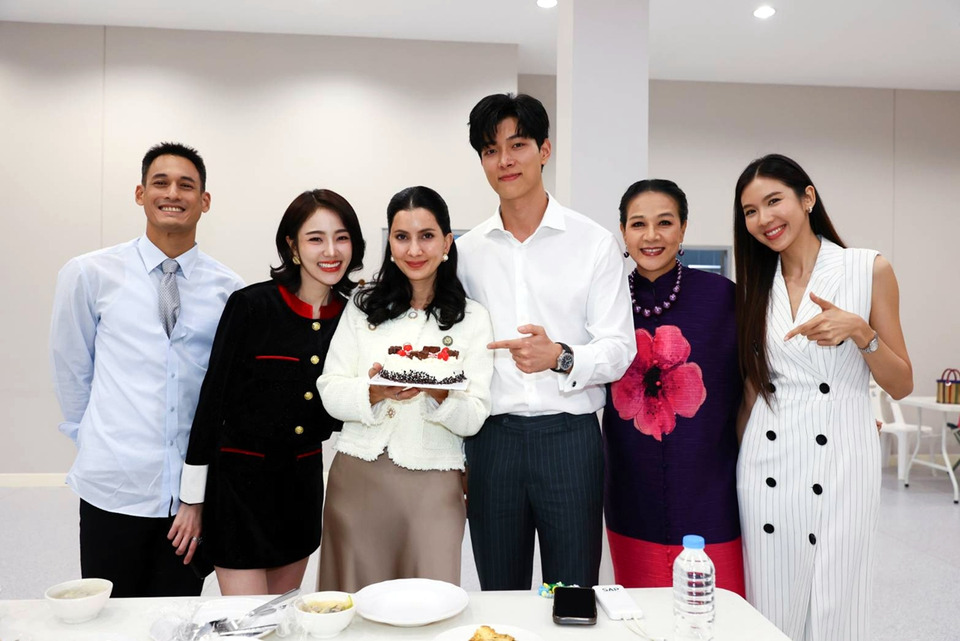 “กบ ปภัสรา” เซอร์ไพรส์วันเกิด “เปิ้ล ภารดี” กลางกอง “ตะวันซ่อนฟ้า” อบอุ่นทั้งทีม
