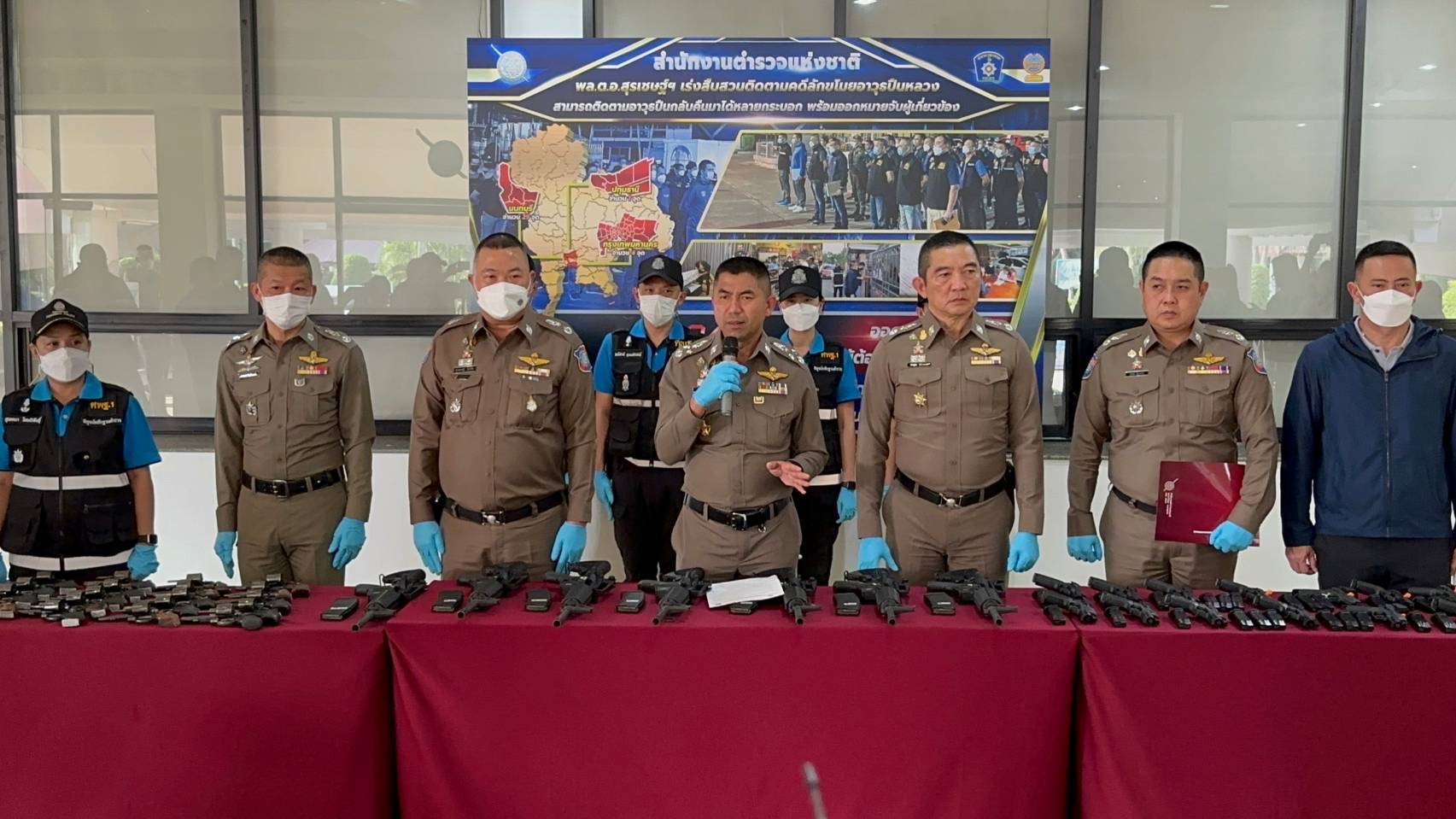"บิ๊กโจ๊ก" นำทีมเปิดปฏิบัติการทวงคืนปืนหลวง บุกค้น 34 จุดเป้าหมาย ได้ปืนกว่า 64 กระบอก