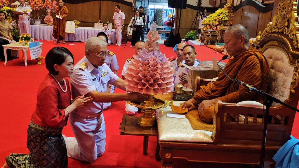 "บิ๊กปุ้ม" ทอดผ้าป่ามหากุศลกว่า 8 ล้าน พัฒนา รพ.สมเด็จพระนางเจ้าสิริกิติ์ฯ ก้าวสู่ EEC