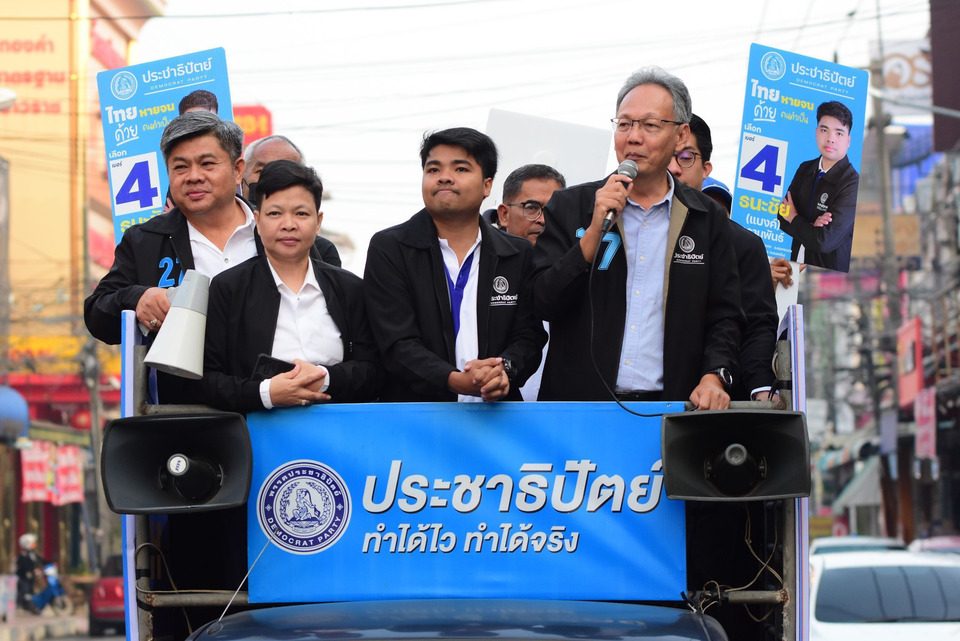 “เมฆินทร์” นำทีมประชาธิปัตย์ ลุยตลาดหนองแค รับฟังเสียงชาวบ้าน ชูนโยบายดูแลตั้งแต่เกิดจนชรา