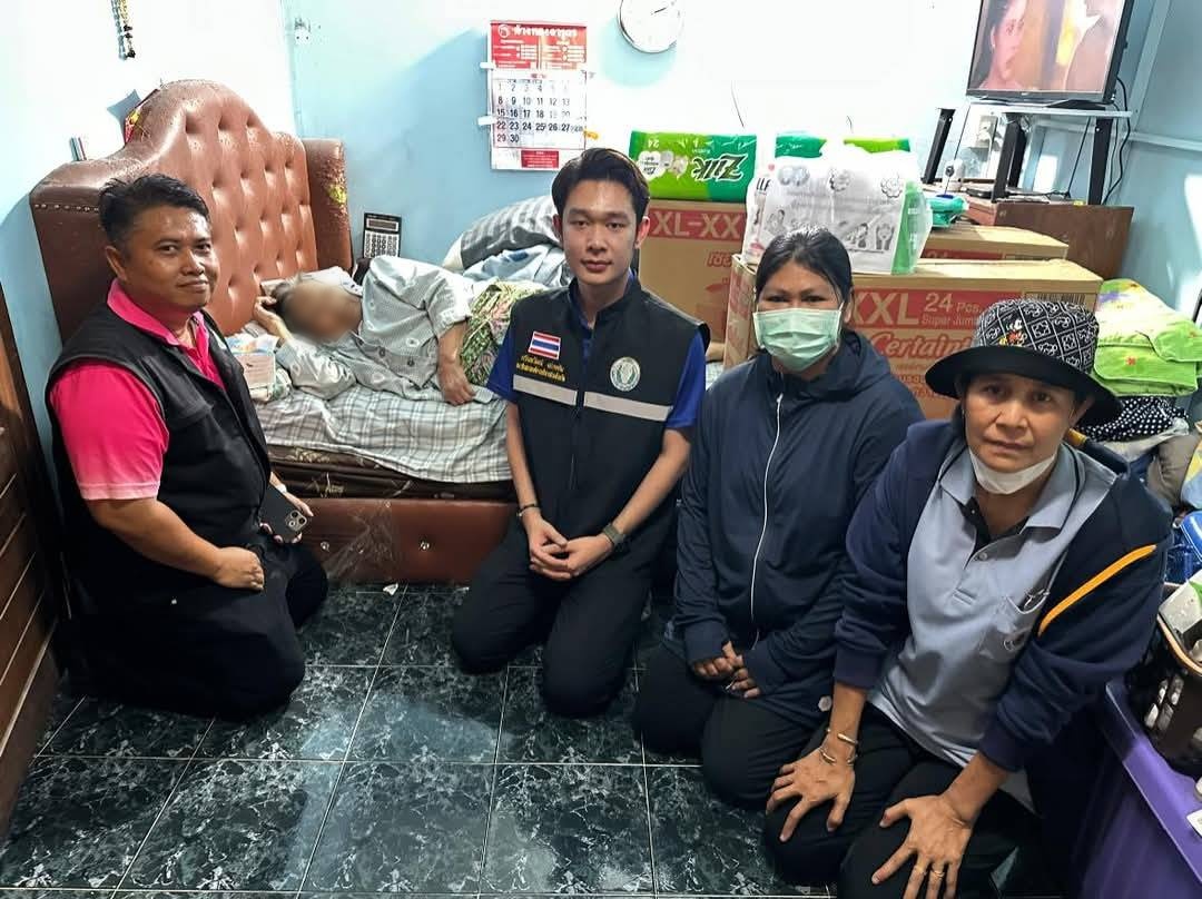 "สจ.ศรัณยวัฒน์" ลงพื้นที่มอบผ้าอ้อมสำหรับผู้ใหญ่ ให้กับผู้สูงอายุตำบลเอกราช