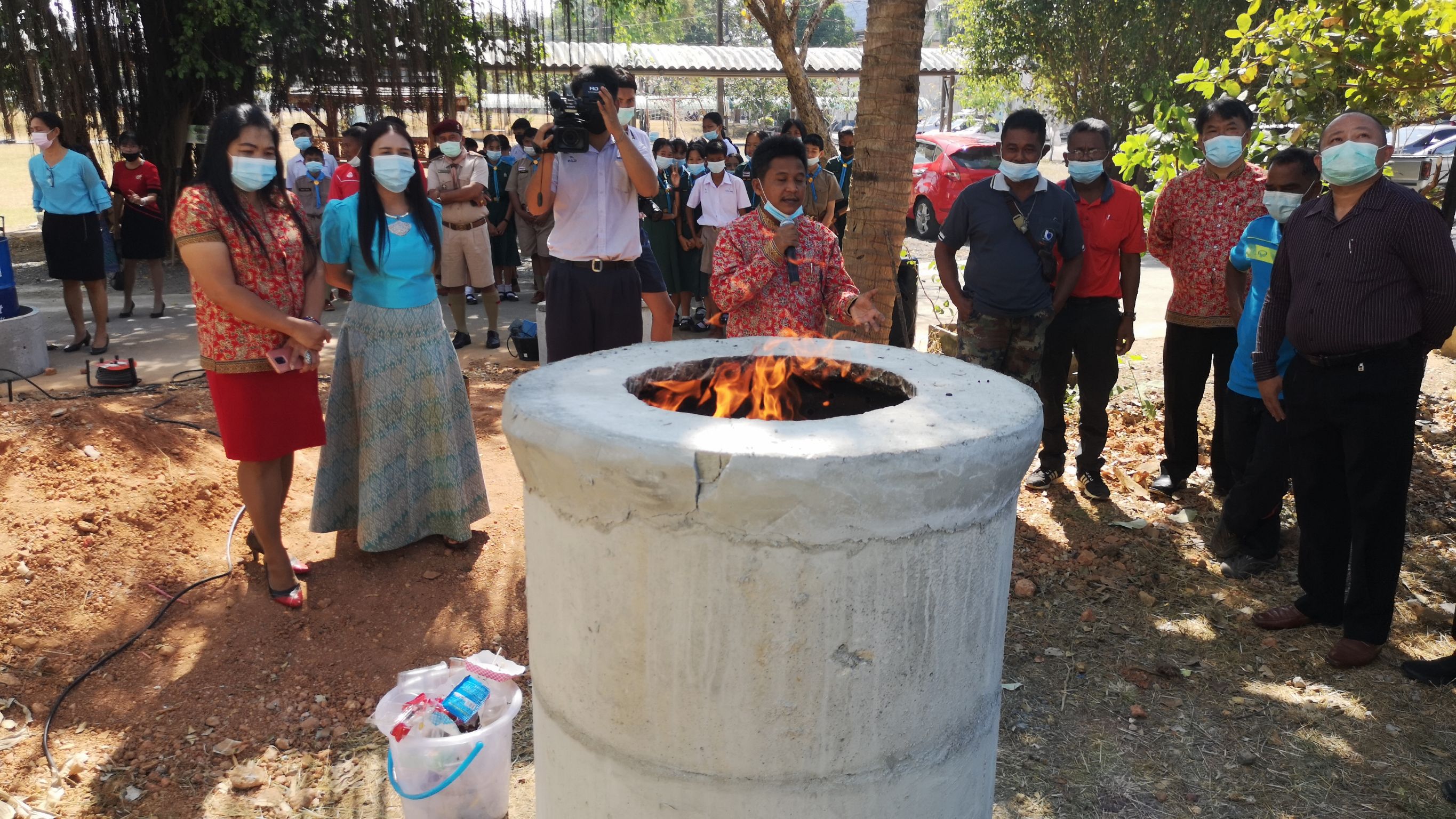 รร.เทศบาลตรัง ผุดไอเดียทำเตาเผาขยะชีวมวลไร้ควันลดมลพิษ