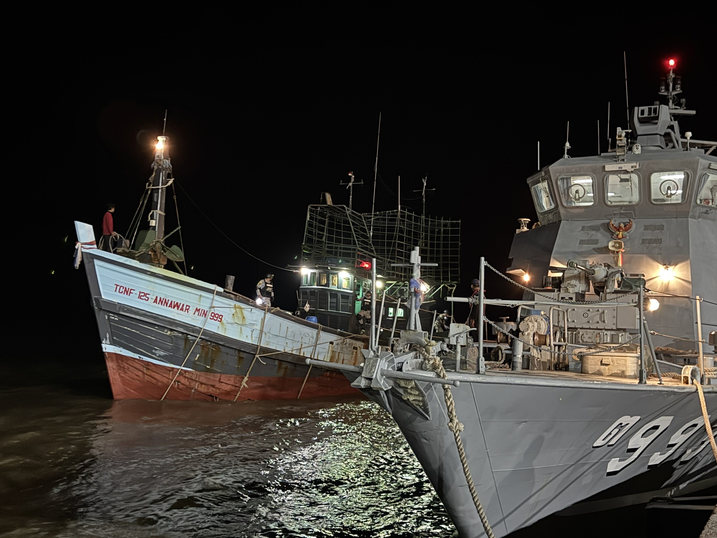 "ระนอง" เรือ ต 993 จับกุมเรือประมงสัญชาติเมียนมารุกล้ำน่านน้ำไทย