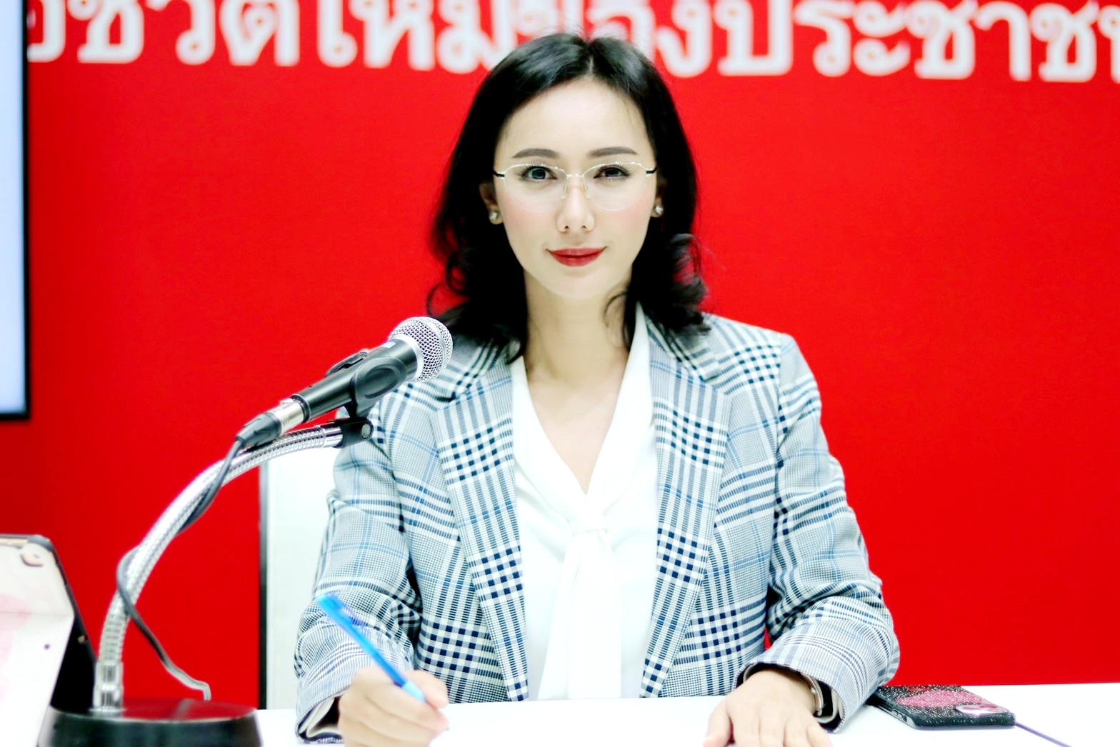 "ลิณธิภรณ์" ตามบี้ "ประยุทธ์" รับผิดชอบ-เร่งสาวหาต้นตอหักหัวคิวบ้านทหาร