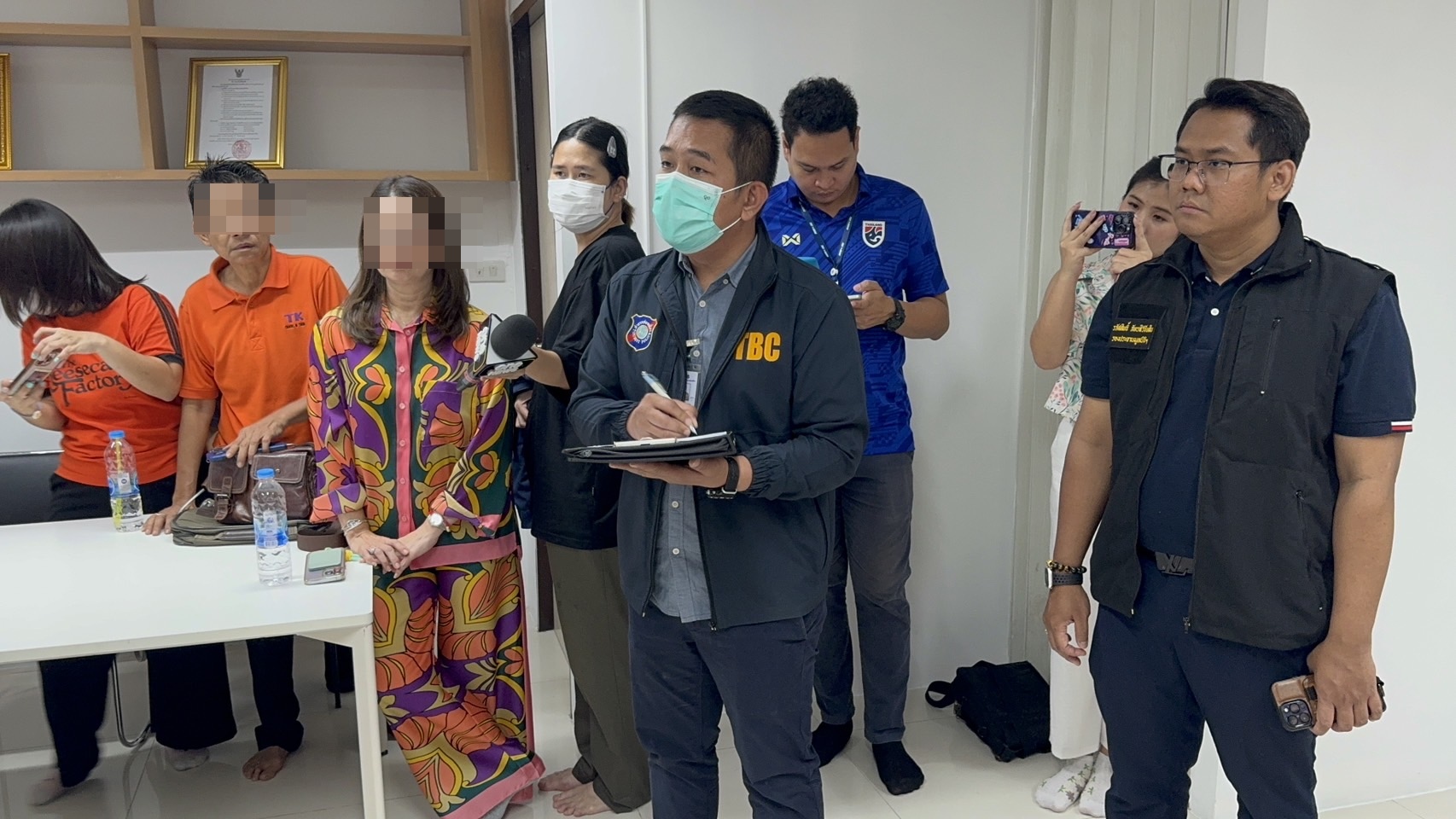 กลุ่มผู้เสียหายจำนวนมากร้องทนายดังซื้อทริปทัวร์เที่ยวต่างประเทศถูกลอยแพส่วนบริษัทปิดกิจการเผ่นหนี