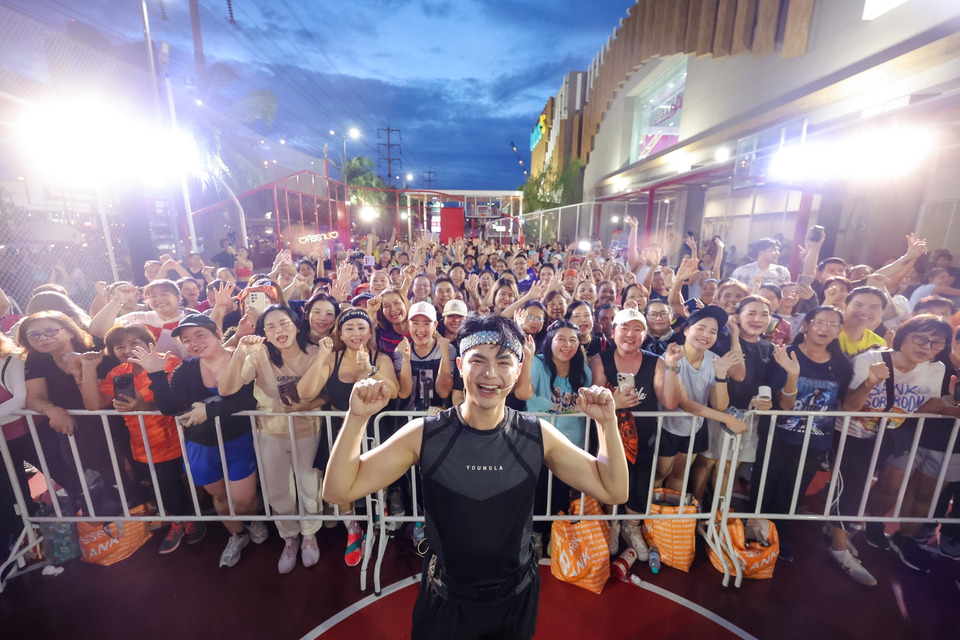 กรี๊ดสนั่นบางนา! “ศรราม น้ำเพชร” นำทีมแม่ยกสร้างปรากฏการณ์  “ลิเก x แอโรบิกหน้าโลตัส” ม่วนมันส์จนเวทีสะเทือน