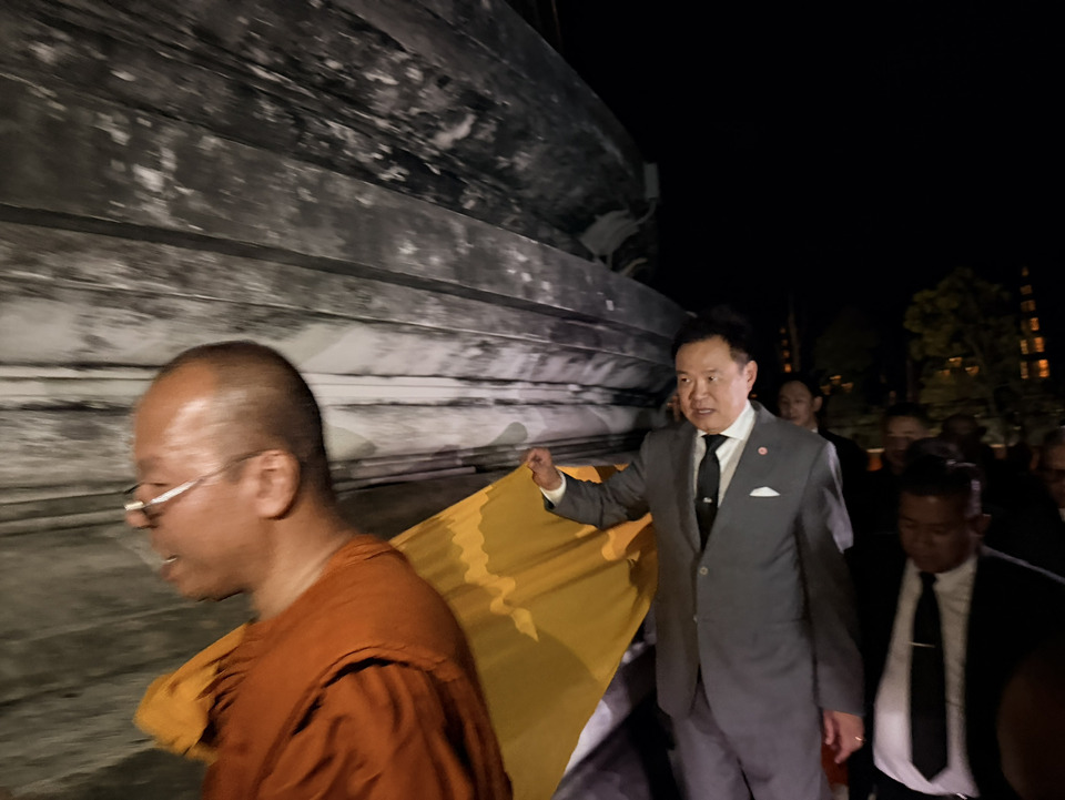 นายกฯ อนุทิน บินร่วมงานศพมารดาผู้ว่าฯ นครศรีธรรมราช สักการะพระบรมธาตุก่อนกลับกรุงเทพฯ 