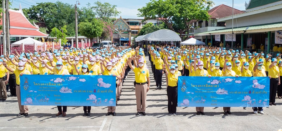 ผบ.ทร.นำกำลังพลจิตอาสา “เราทำความดีด้วยหัวใจ” ถวายพระราชกุศล ร.10