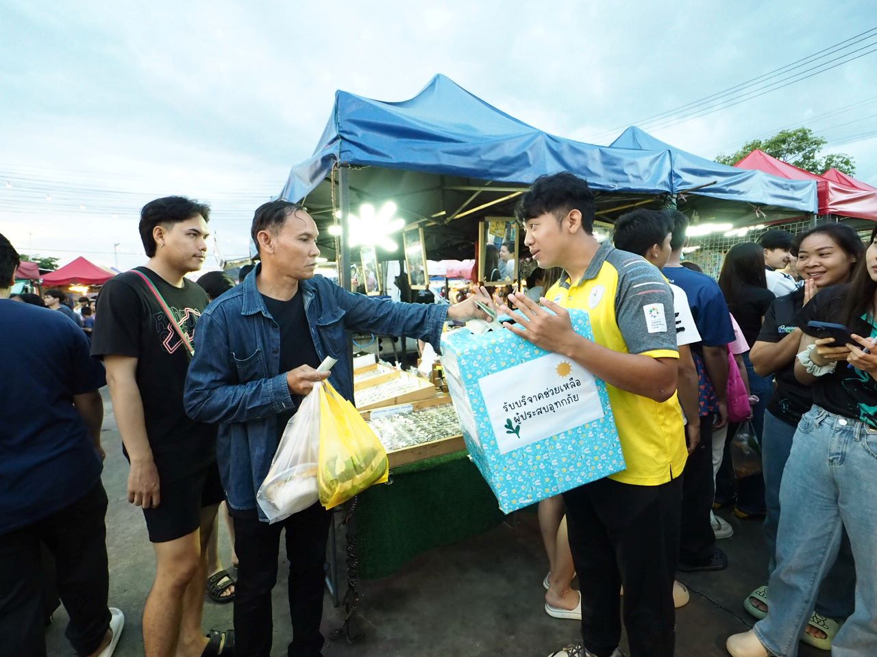 "น้องแชมป์"นักเจ็ตสกีทีมชาติไทยดีกรีแชมป์โลกระดมทุนช่วยเหลือน้ำท่วมจ.เชียงราย