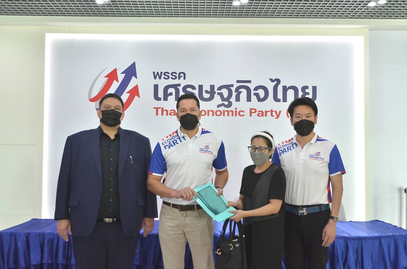 "พรรคเศรษฐกิจไทย" เตรียมเปิดศูนย์รับเรื่องร้องทุกข์ ตั้งทีมพิเศษลุยช่วยปชช. ประเดิมเคสแรกช่วย "หญิงถูกทำร้ายร่างกาย" 