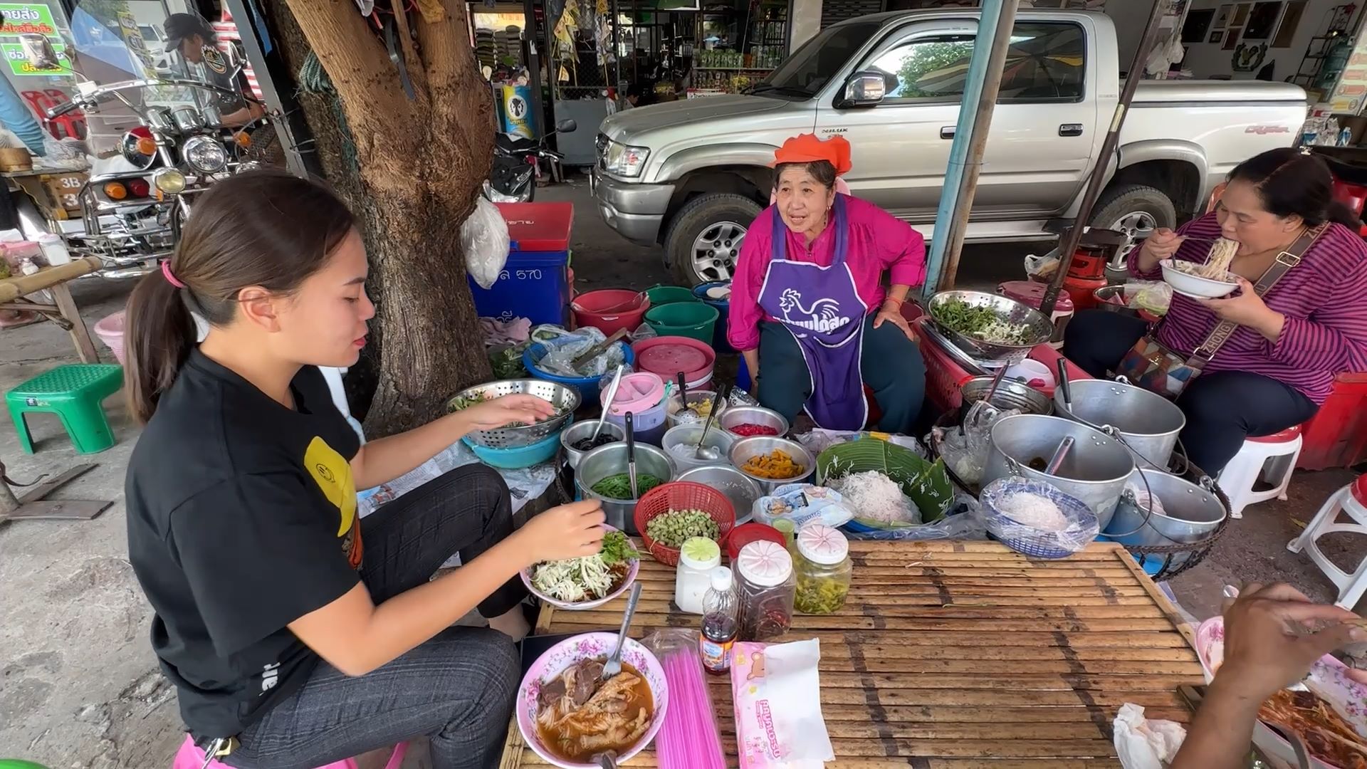 ร้านขนมจีนระดับตำนาน'ภายในบขส.ชุมแพ'เปิดให้บริการมาแล้วกว่า 35 ปีเผยสูตรเด็ดครองใจลูกค้า 