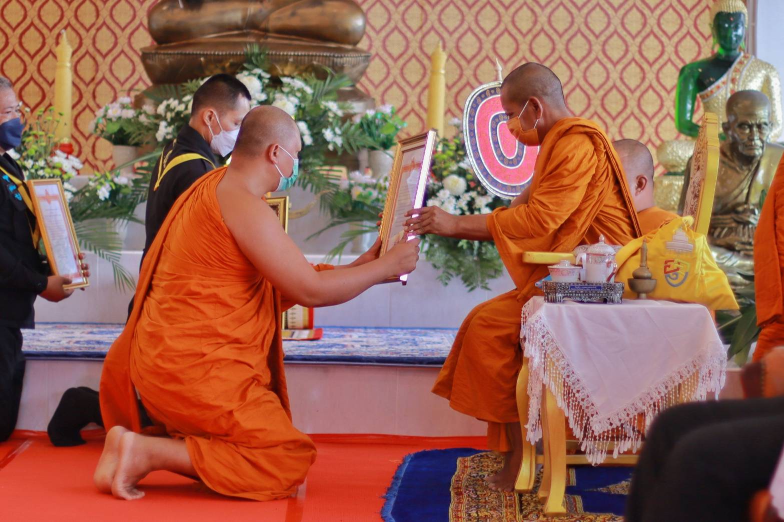 แม่ทัพภาคที่ 4 เป็นประธานทอดผ้าป่าสามัคคี ทำนุบำรุงศาสนสถาน สมทบทุนสร้างกำแพงกันดินสไลด์ 