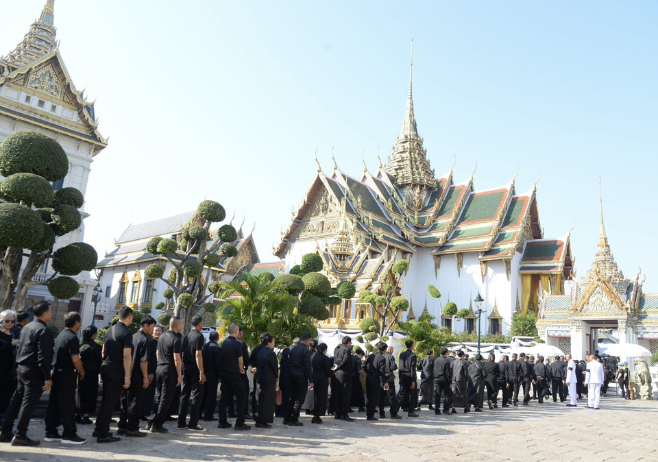 “พสกนิกร”ทั่วประเทศหลั่งไหลเข้ากราบถวายบังคมพระบรมศพ “พระพันปีหลวง” ยอดรวมสะสมแตะ 2.5 แสนคน