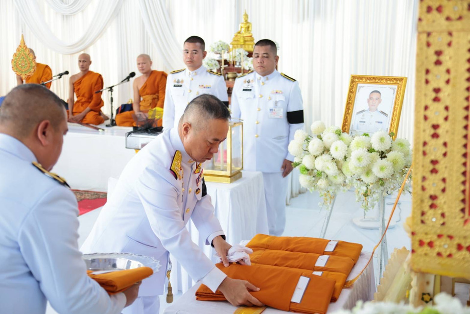 “เสธ.ทบ.” สดุดีวีรกรรม “จ.ส.อ.ธีรยุทธ” พลีชีพชายแดนใต้ มอบเงินช่วยทายาทกว่า 4.14 ล้าน