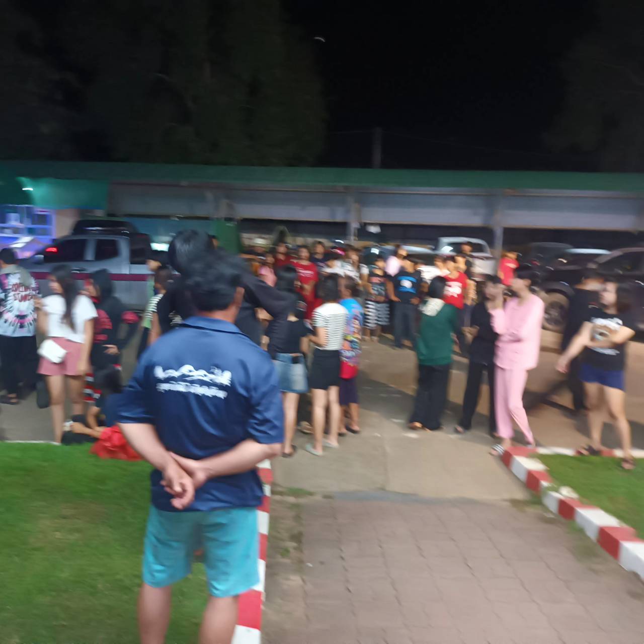 กลุ่มวันรุ่นยกพวกตีกันในงาน “มหัศจรรย์ทุเรียนหลง-หลิน ลับแล”เสียชีวิต 2 บาดเจ็บ2