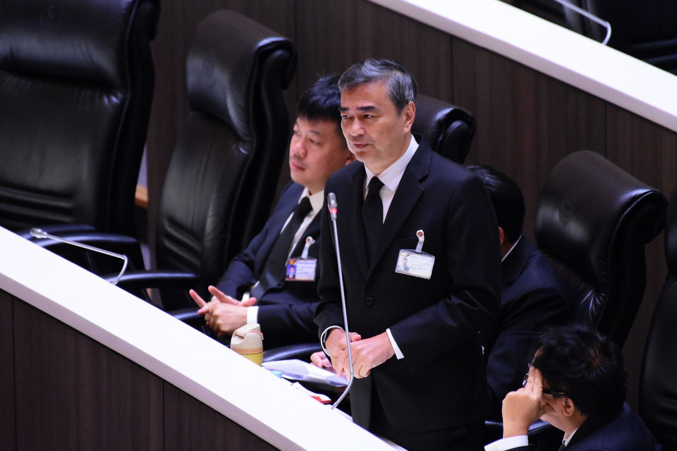 ‘อภิสิทธิ์’ ซัดกู้ 4 แสนล้านไม่ตอบโจทย์การลงทุนศักยภาพประเทศ  แนะรื้อระบบรับขรก.ใหม่  จี้ซ่อมคลอง ร.1 ก่อนหาดใหญ่วิกฤตซ้ำ