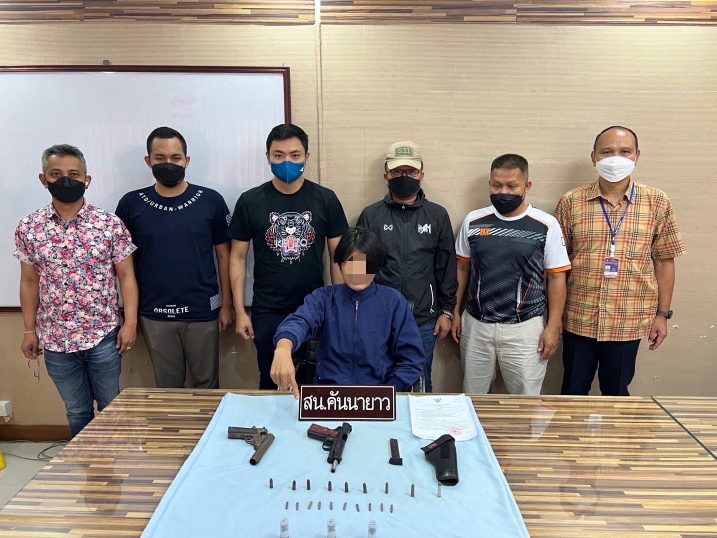 ศปอส.บช.น. ร่วม สืบสวนคันนายาว จับหนุ่ม 19 ขายปืนให้กลุ่มเด็กช่างผ่านสื่อออนไลน์