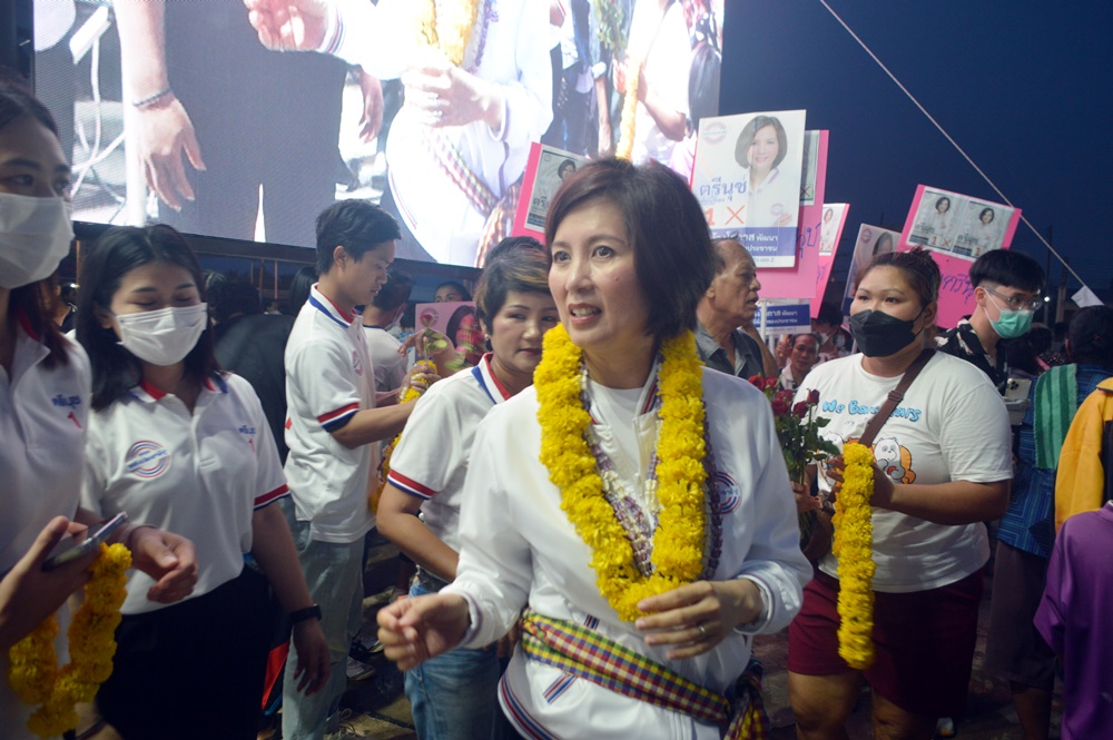 “ตรีนุช” เปิดเวทีปราศรัย ตลาดโกช้าง โชว์ผลงาน รมว.ศึกษา