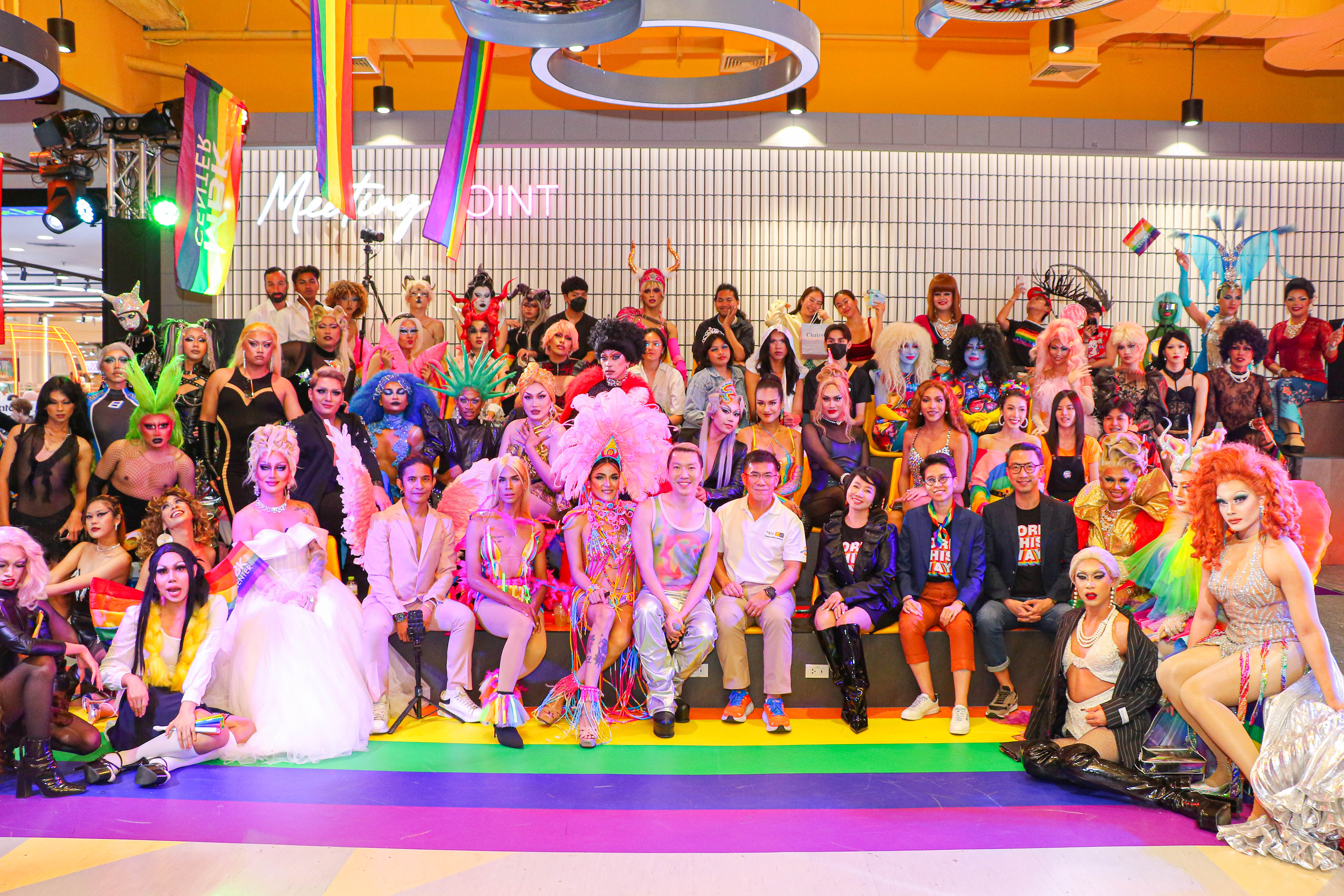 ครั้งแรกกับ DRAG PRIDE แฟชั่นโชว์บน Runway ยาวกว่า 700 เมตรในงาน MBK CENTER X YELLOW CHANNEL Happy Pride Month