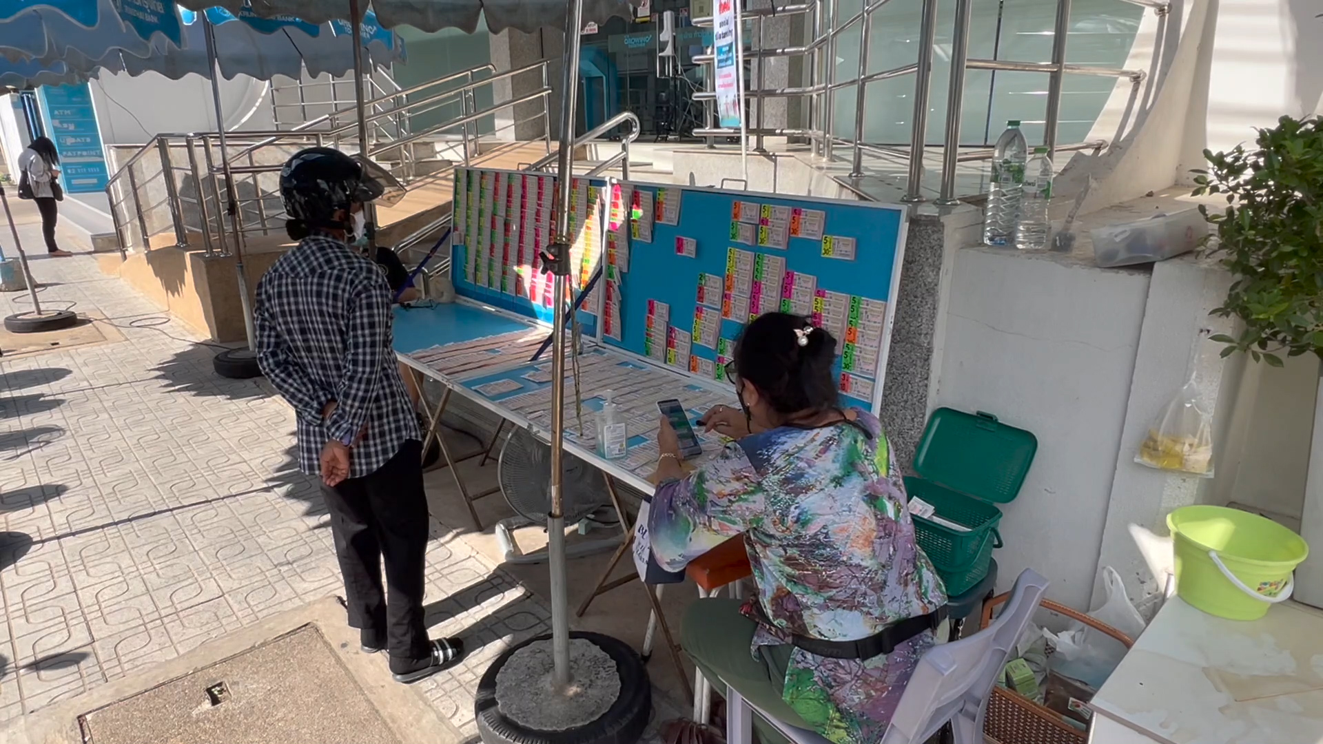 เศรษฐกิจฝืดน้ำมันแพงพ่นพิษหวยขายไม่ออกเหลือค้างแผงเพียบ