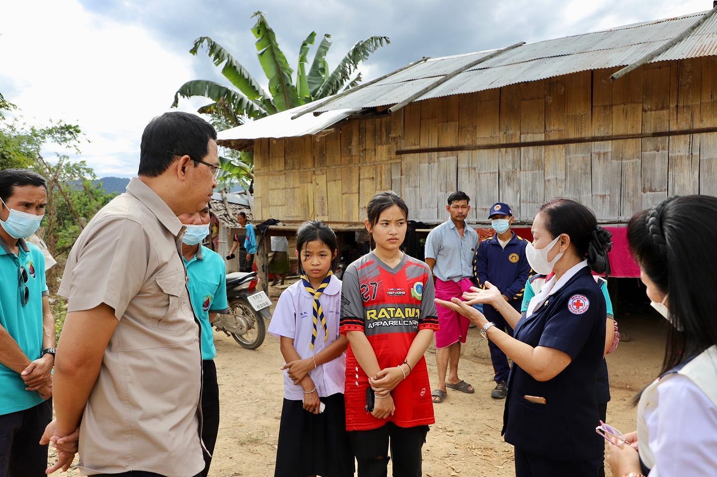 "รองเอ็ด" ที่ปรึกษา  รมว.กระทรวงดิจิทัลเพื่อเศรษฐกิจและสังคม  ลงพื้นที่ อ.อุ้มผาง เร่งช่วยชาวบ้าน สร้างสะพาน