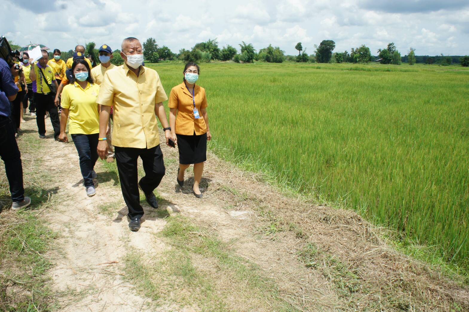  พ่อเมืองยโสธรลงพื้นที่เยี่ยมชมกลุ่มเกษตรอินทรีย์บ้านคำครตา 