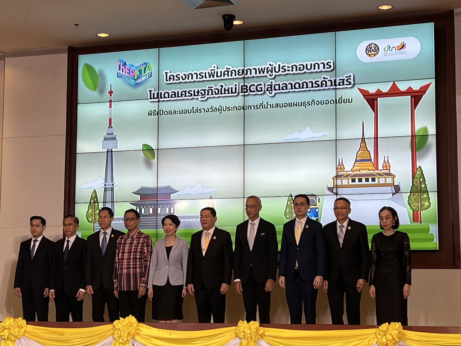 “นภินทร” ดันผู้ประกอบการ SME ไทยนำเทรนด์สินค้ารักษ์โลก ใช้ FTA สร้างแต้มต่อทำเงินเข้าประเทศ 
