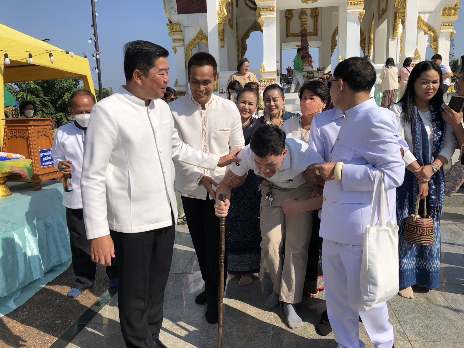 ตะลึง!! 'เจ้าปู่หลักเมืองนาแก'ตามหนุ่มประทับร่างทรงกลางงานสมโภชประจำปี