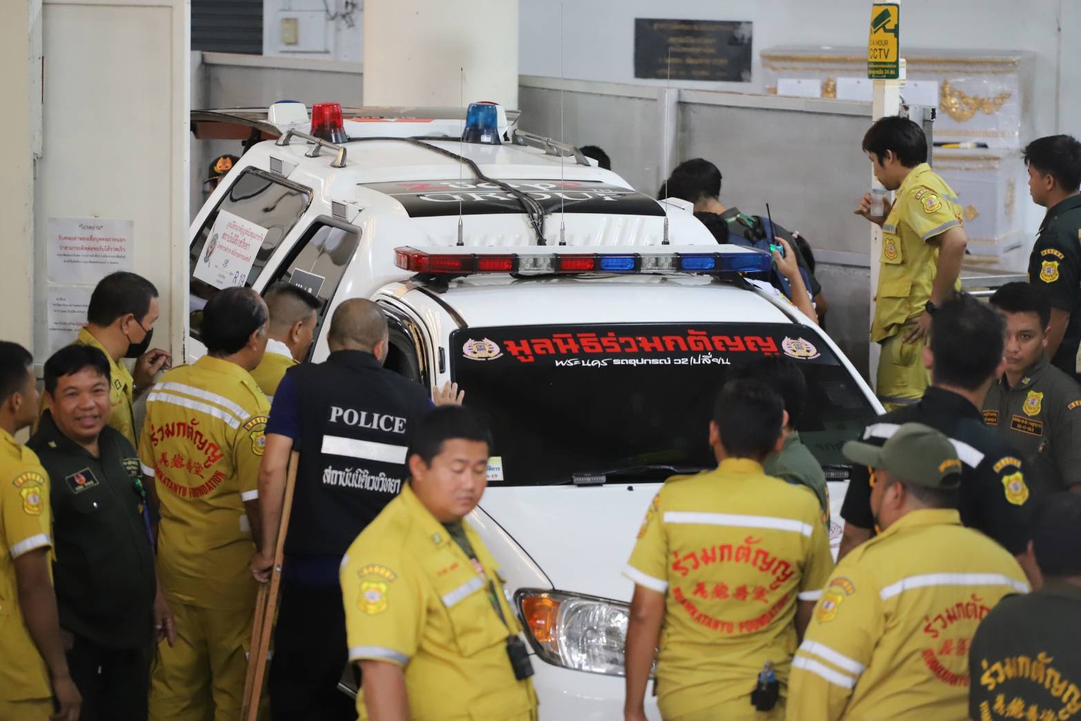 ญาติเชิญดวงวิญญาณ 23 ศพเหตุรถบัสนักเรียนไฟไหม้กลับภูมิลำเนาท่ามกลางความโศกเศร้า
