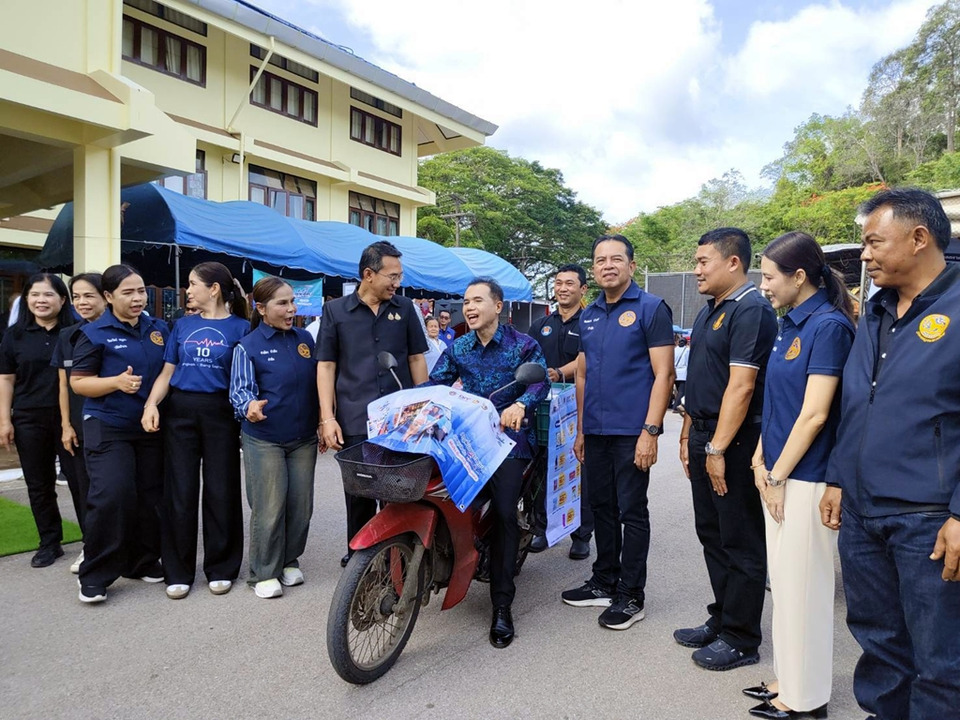 บางสะพาน Kick Off “ไทยช่วยไทย” ส่งรถพุ่มพวง 21 คันถึงชุมชน ลดค่าครองชีพประชาชน