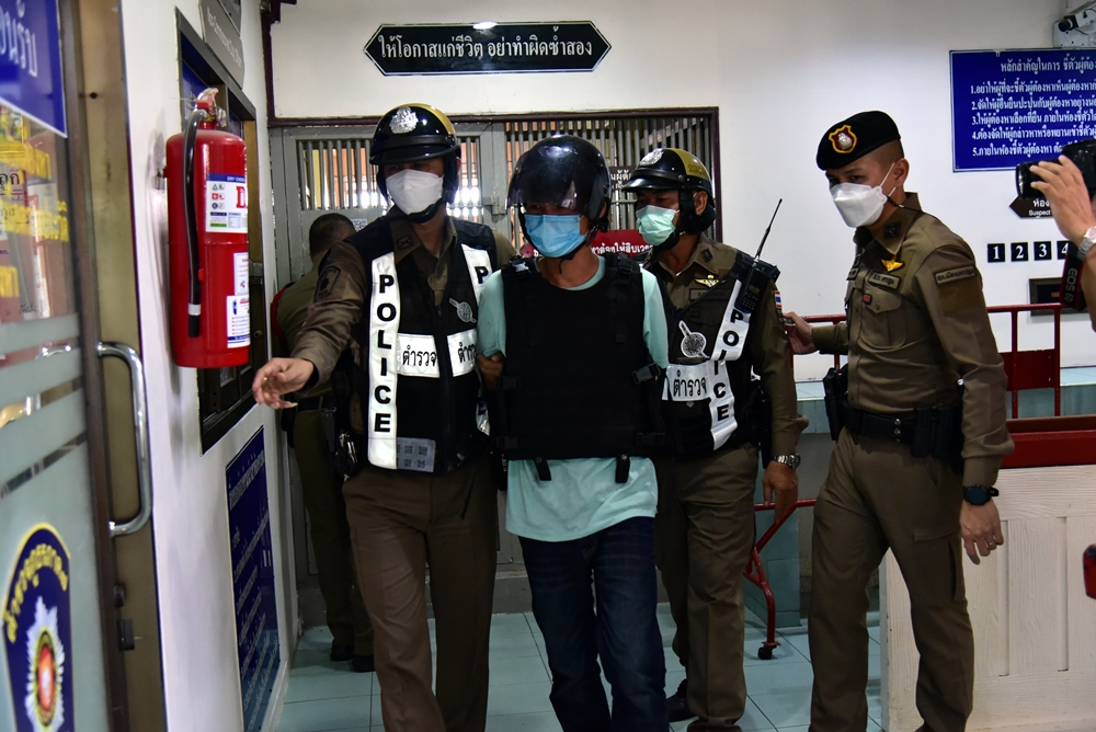 ผบช.ภ.7 แถลงรวบมือปืนบุกยิงชิงทรัพย์สาวใหญ่คาบ้านพัก