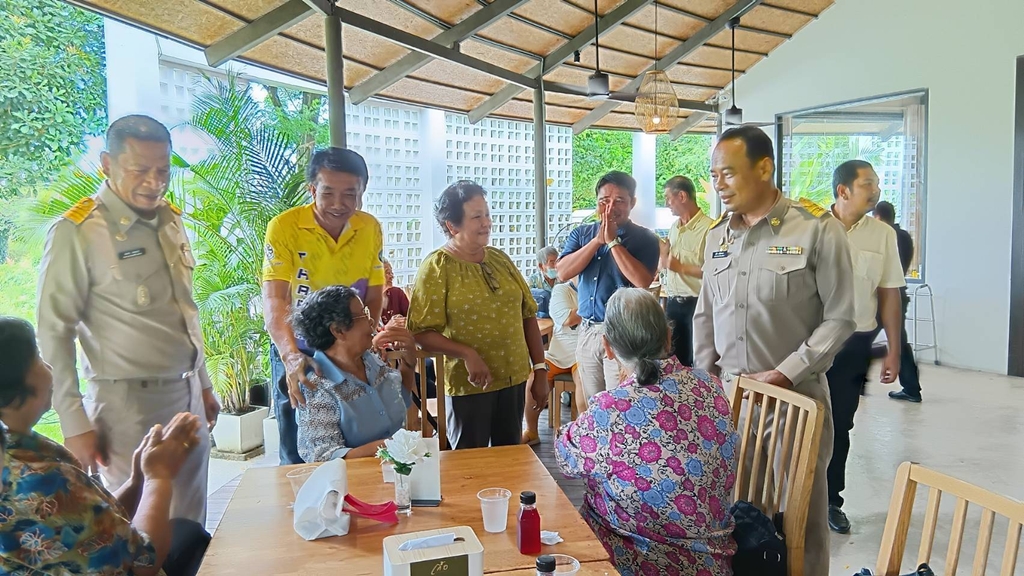 เทศบาลทับมาจัดกิจกรรม Dementia Café พาผู้สูงอายุสมองเสื่อมทำกิจกรรมสร้างสัมพันธ์