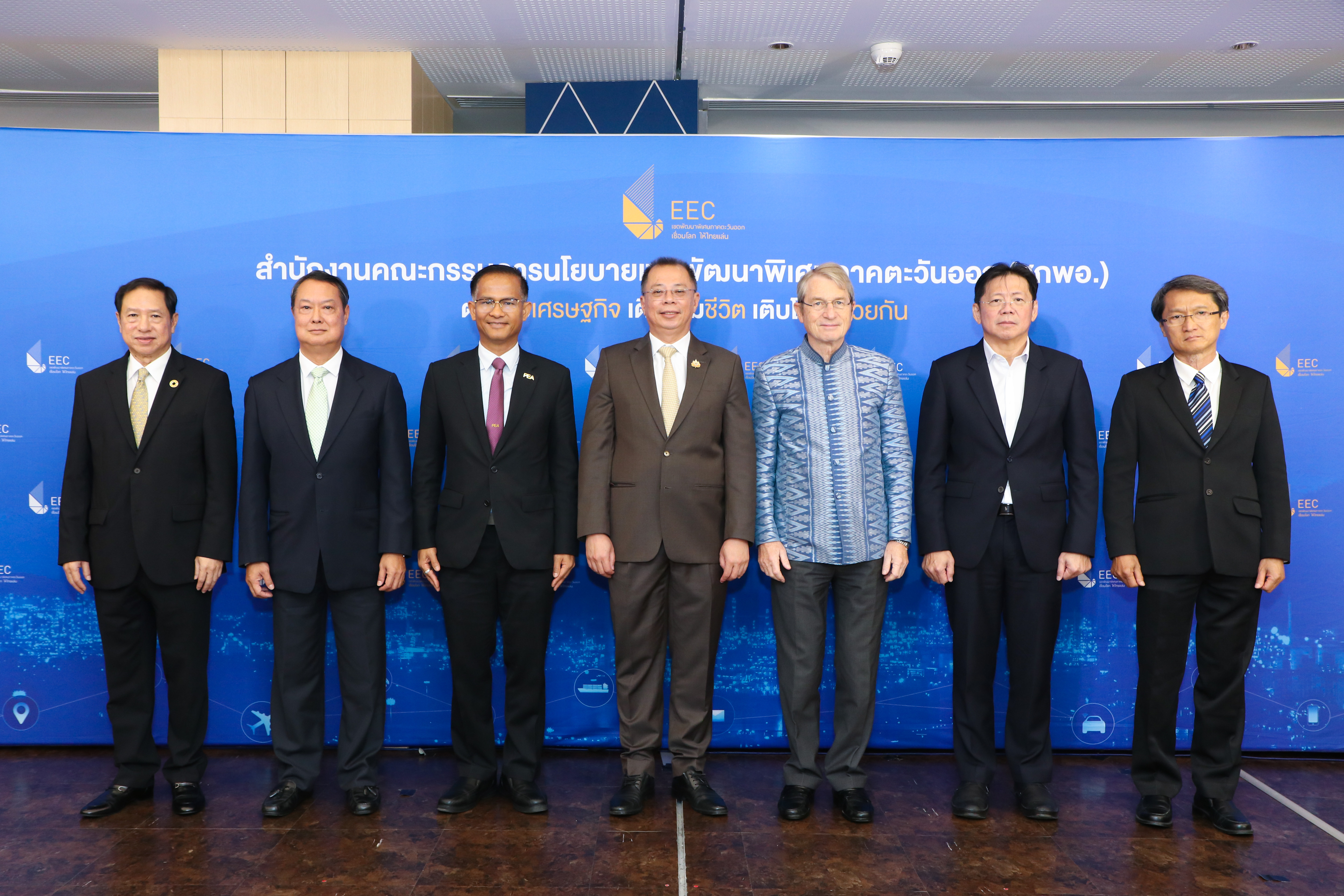 "อีอีซี" รวมพลังภาคีรัฐ-เอกชน 5 หน่วยงาน สนับสนุนผู้ผลิตไฟฟ้าเอกชน สร้างโครงข่ายจ่ายไฟฟ้าพลังงานสะอาด เสริมแรงจูงใจนักลงทุน