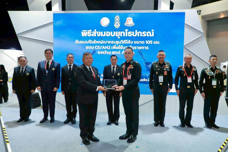 ทบ.รับมอบต้นแบบยุทธโธปกรณ์จาก สทป. 