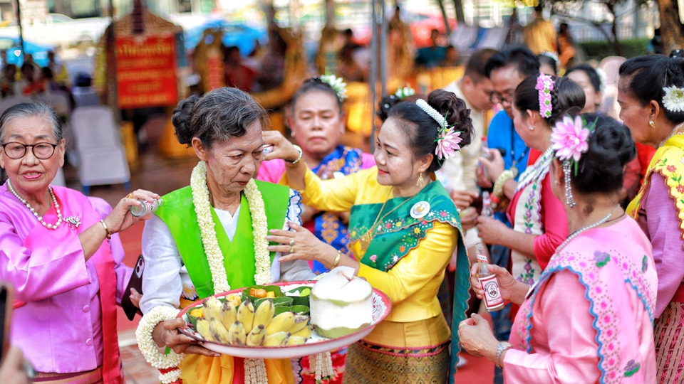 ประเพณีออกฮ๊อยปะจุ๊ของมอญเมืองปทุมฯ สืบสานความเชื่อและศิลปะวัฒนธรรมท้องถิ่น