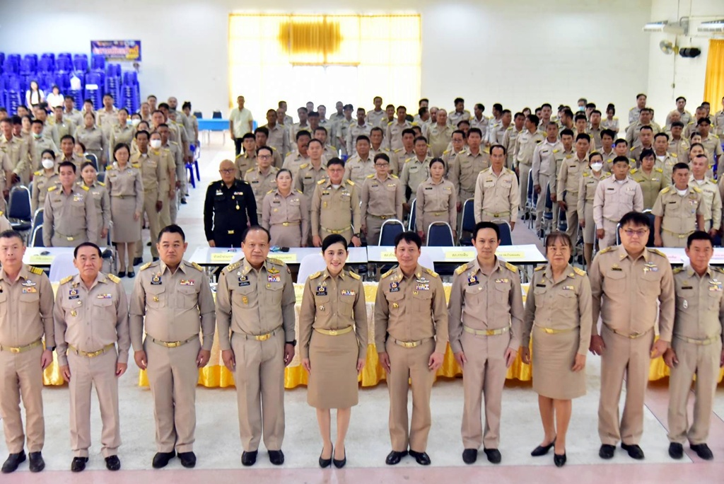 ผู้ว่าฯนครปฐม มอบแนวทางการปฏิบัติราชการ "กำนัน-ผญบ.-ผู้บริหารท้องถิ่น" พื้นที่อำเภอกำแพงแสน 