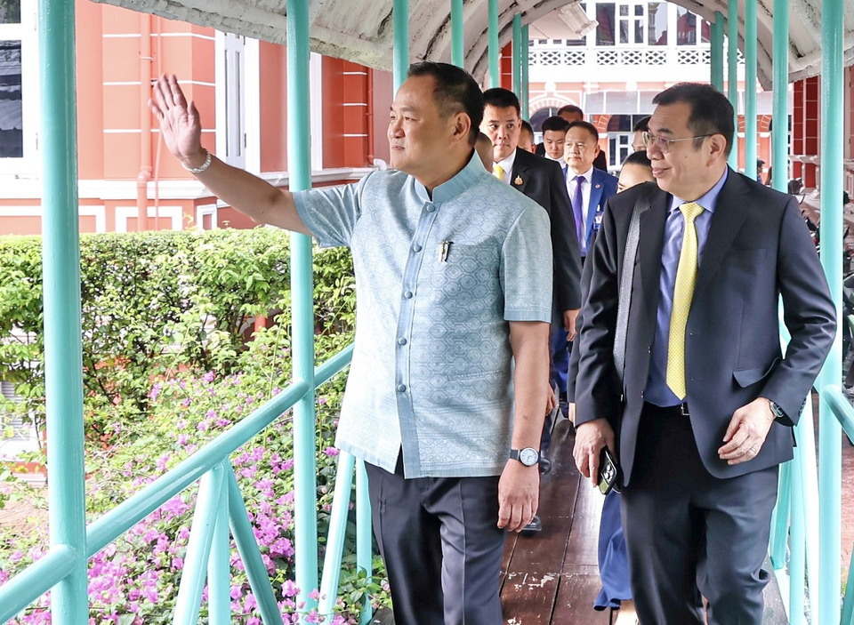 หวั่นถูกเช็กองค์ประชุม “อนุทิน” ยกทัพ ครม.บุกสภา ถก ครม.ปกติ-ครม.เศรษฐกิจนัดพิเศษ 14–15 ต.ค.นี้