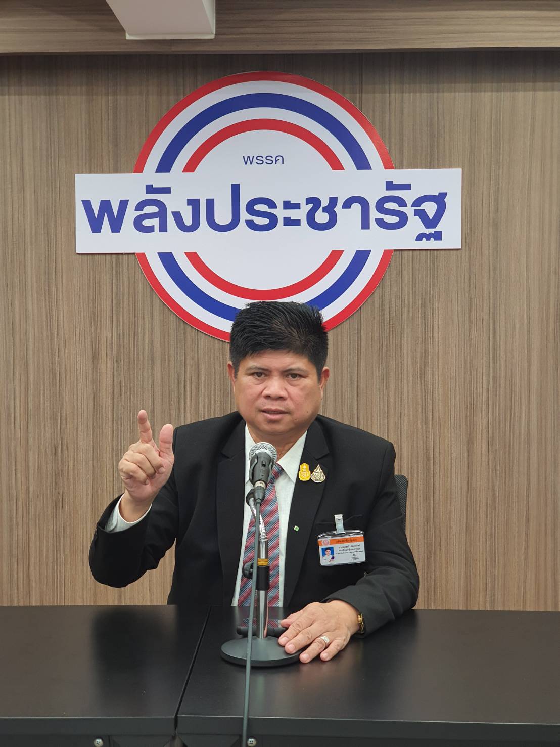 "แรมโบ้อีสาน"สุดทนพฤติกรรม”เสรีพิศุทธิ์”ไม่สมเป็นวีระบุรุษนาแก เหมาะกับเป็นโมฆะบุรุษนาเก๊"มากกว่า