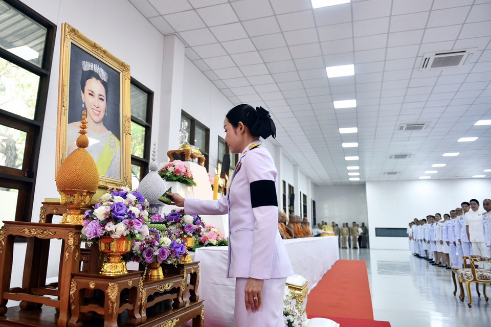 คลองหลวงรวมใจทำบุญตักบาตร ถวายพระราชกุศล “สมเด็จพระราชินี” เนื่องในมหามงคล 4 รอบ