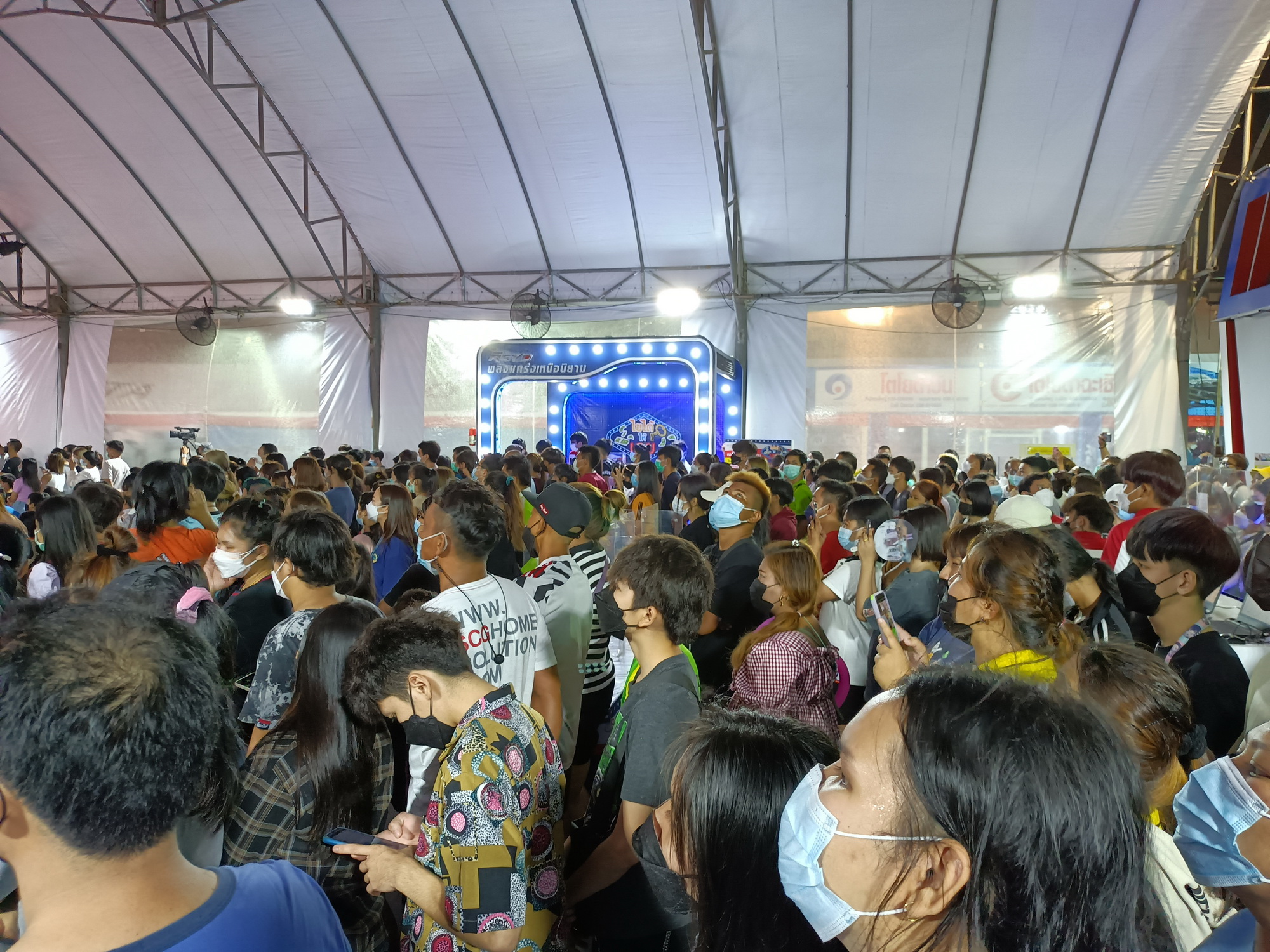 ศรัทธาล้นหลามคนแห่เที่ยวงานนมัสการหลวงพ่อโสธรคืนสุดท้ายแน่นวัด  