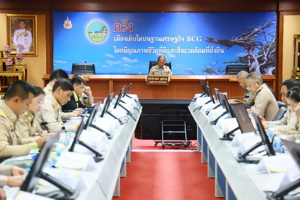 "ตรัง" ประชุมคณะกรรมการความสงบเรียบร้อย ติดตามความเคลื่อนไหว “กลุ่มมวลชน-MOB” และสถานการณ์มั่นคงในพื้นที่