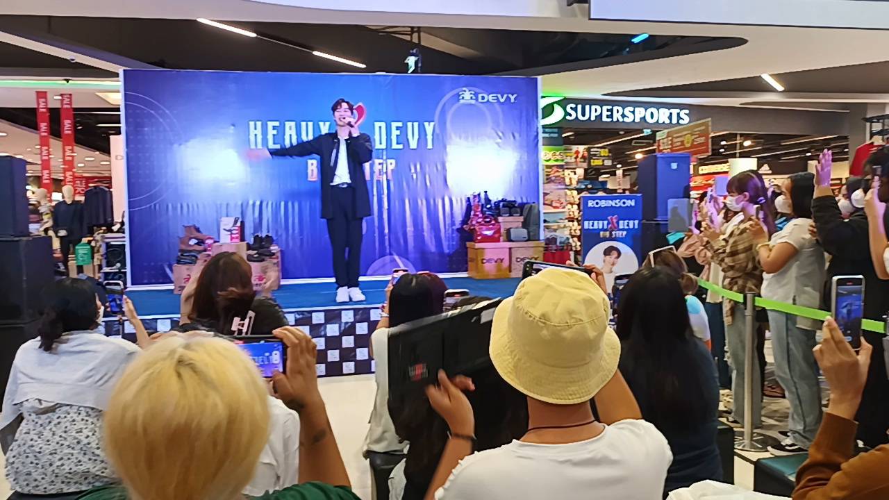 สุดว้าว ROBINSON “HEAVY X DEVY” BIG STEP พบอั๋น ณภัทร ศิลปินนักแสดงซีรี่ย์ชื่อดัง 