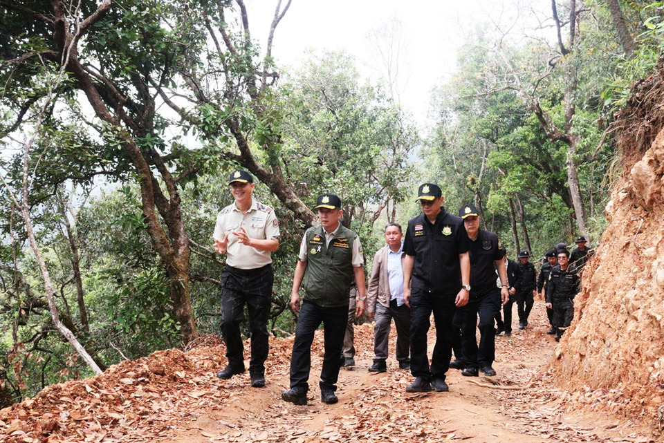 ที่ปรึกษา รมต.-อธิบดีอุทยานฯ ลุยตรวจถนนปริศนาแม่ยวม สั่งสอบเข้มให้ความเป็นธรรมทุกฝ่าย