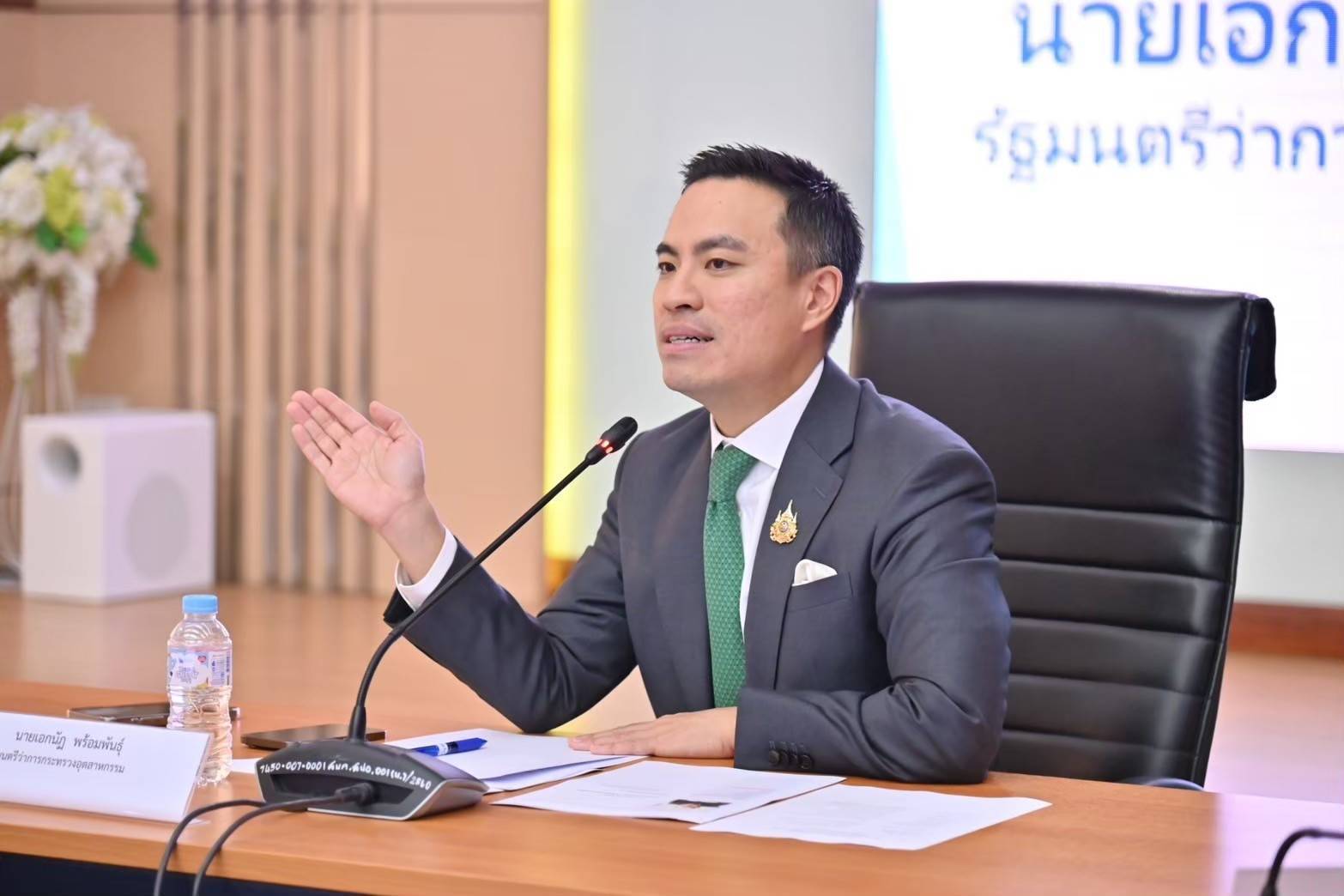 “เอกนัฏ” ส่ง “ทีมสุดซอย” จับสินค้าไร้ มอก.ซุกโกดังอื้อ ลอบนำเข้ามาขายถูกผ่านออนไลน์ เร่งสาวต้นตอทุนสีเทา
