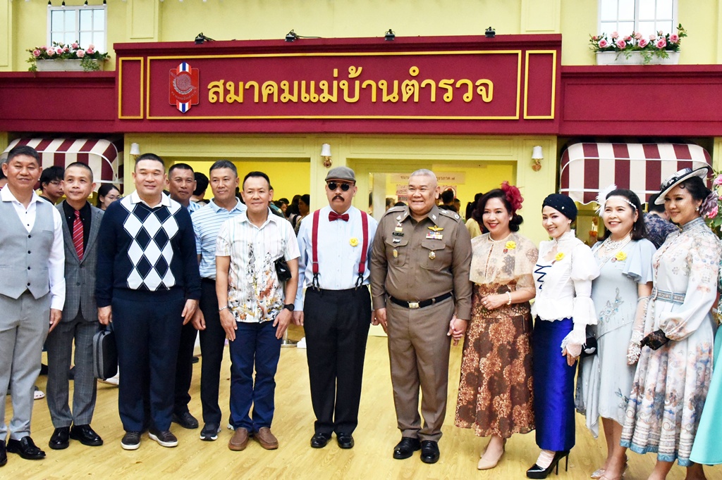 รรท.รอง ผบ.ตร. เยี่ยมชมบูธชมรมแม่บ้านตำรวจภูธรภาค 7 และร่วมกิจกรรมภายในงานกาชาด 2567