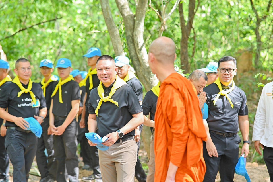 ผกก.สภ.เมืองร้อยเอ็ด นำตำรวจ–ภาคีเครือข่าย ร่วมกิจกรรมจิตอาสาพัฒนา ปรับภูมิทัศน์ถวายพระราชกุศล 
